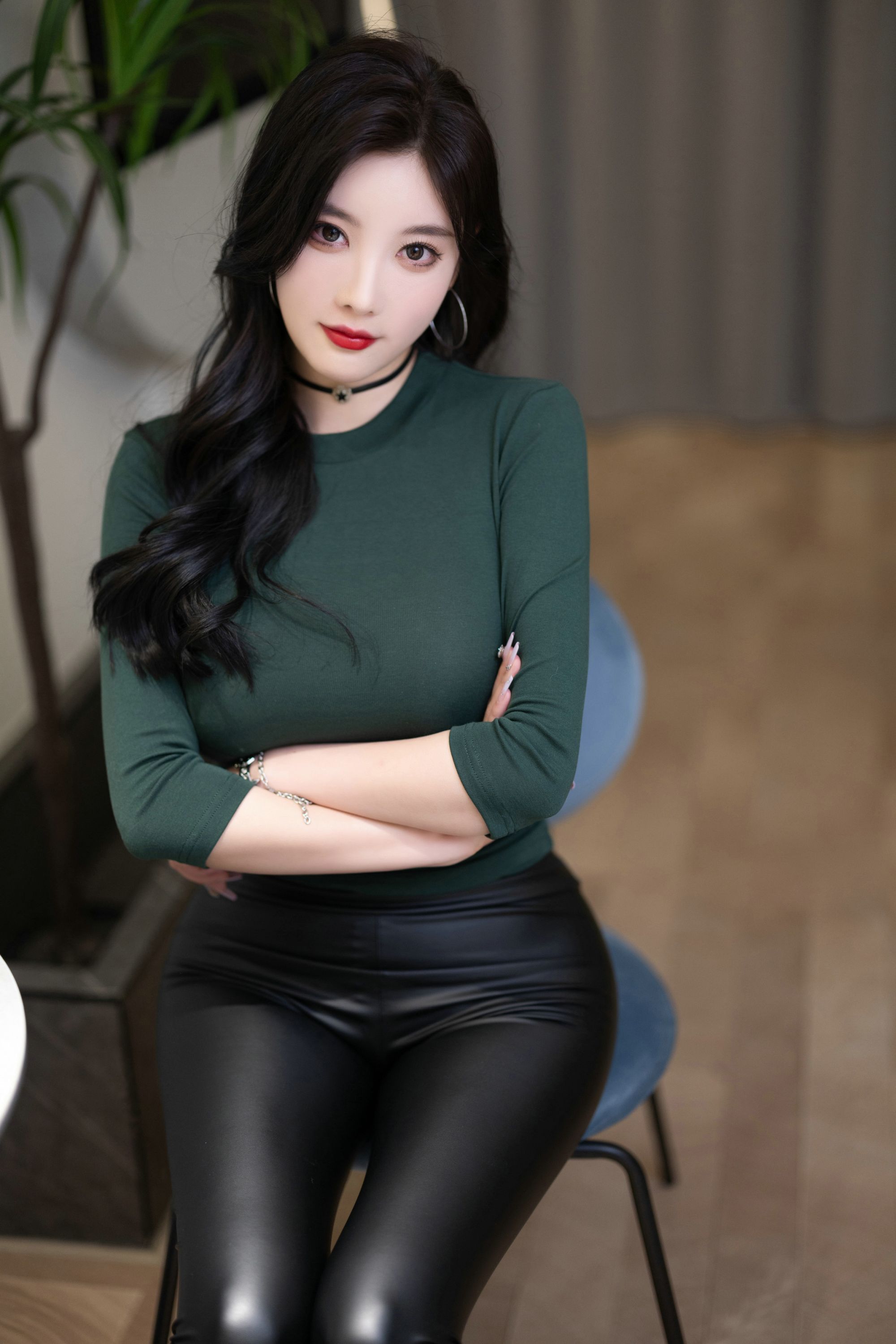 楊晨晨 ｜ 秀人网美模 《 綠意盎然 》