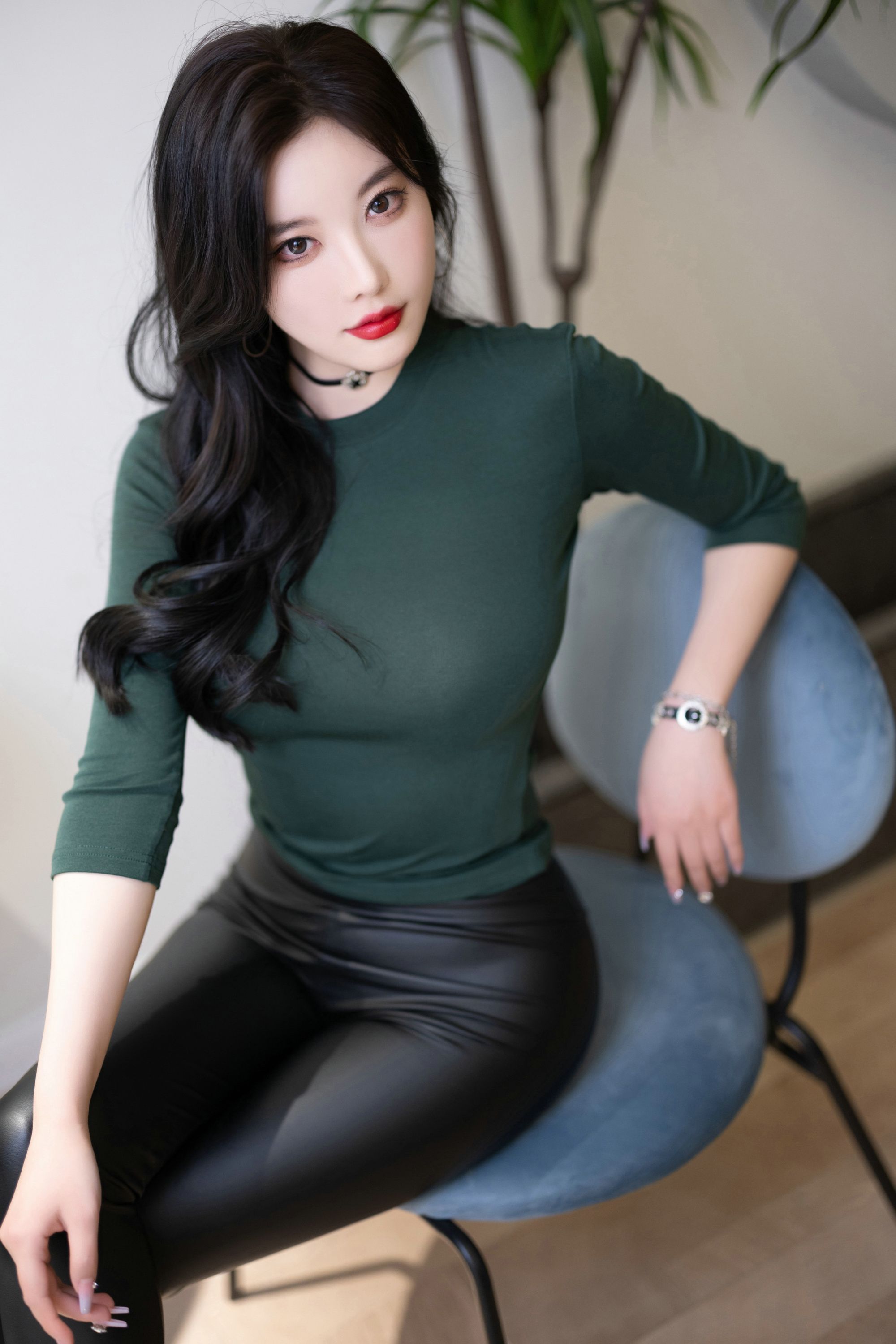 楊晨晨 ｜ 秀人网美模 《 綠意盎然 》