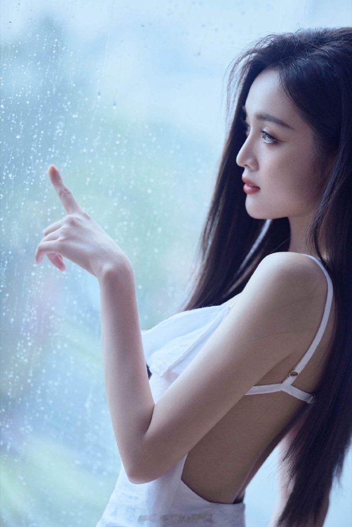 吴宣仪 ｜ 时尚婉约，身姿曼妙