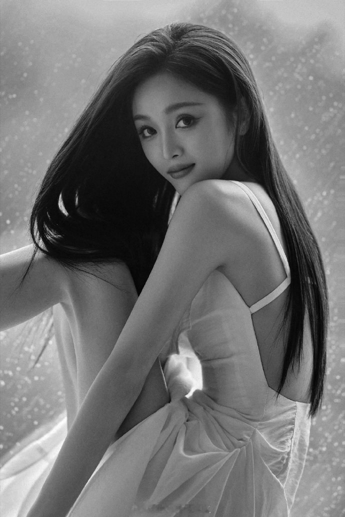 吴宣仪 ｜ 时尚婉约，身姿曼妙