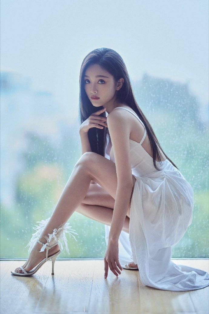 吴宣仪 ｜ 时尚婉约，身姿曼妙