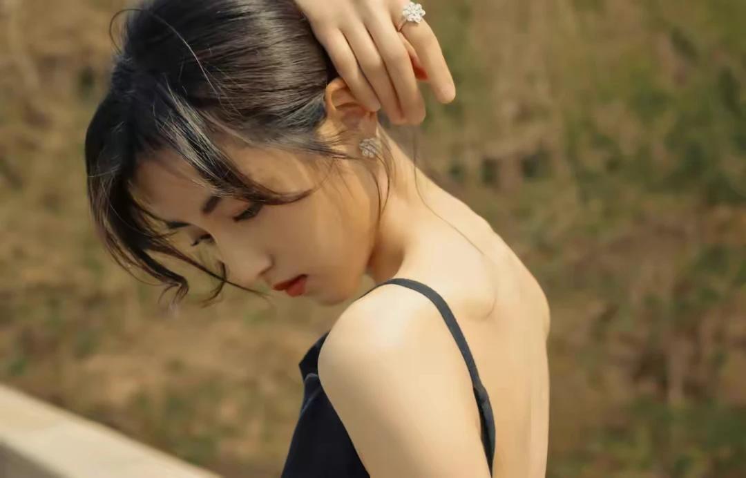 张子枫 ｜ 清水出芙蓉，天然去雕饰