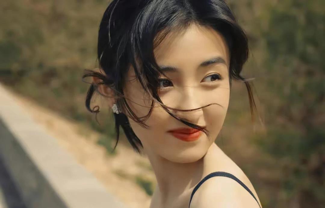 张子枫 ｜ 清水出芙蓉，天然去雕饰