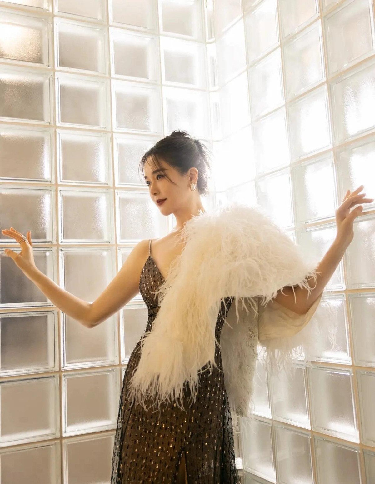 左小青 ｜ 风姿绰约,强势吸睛