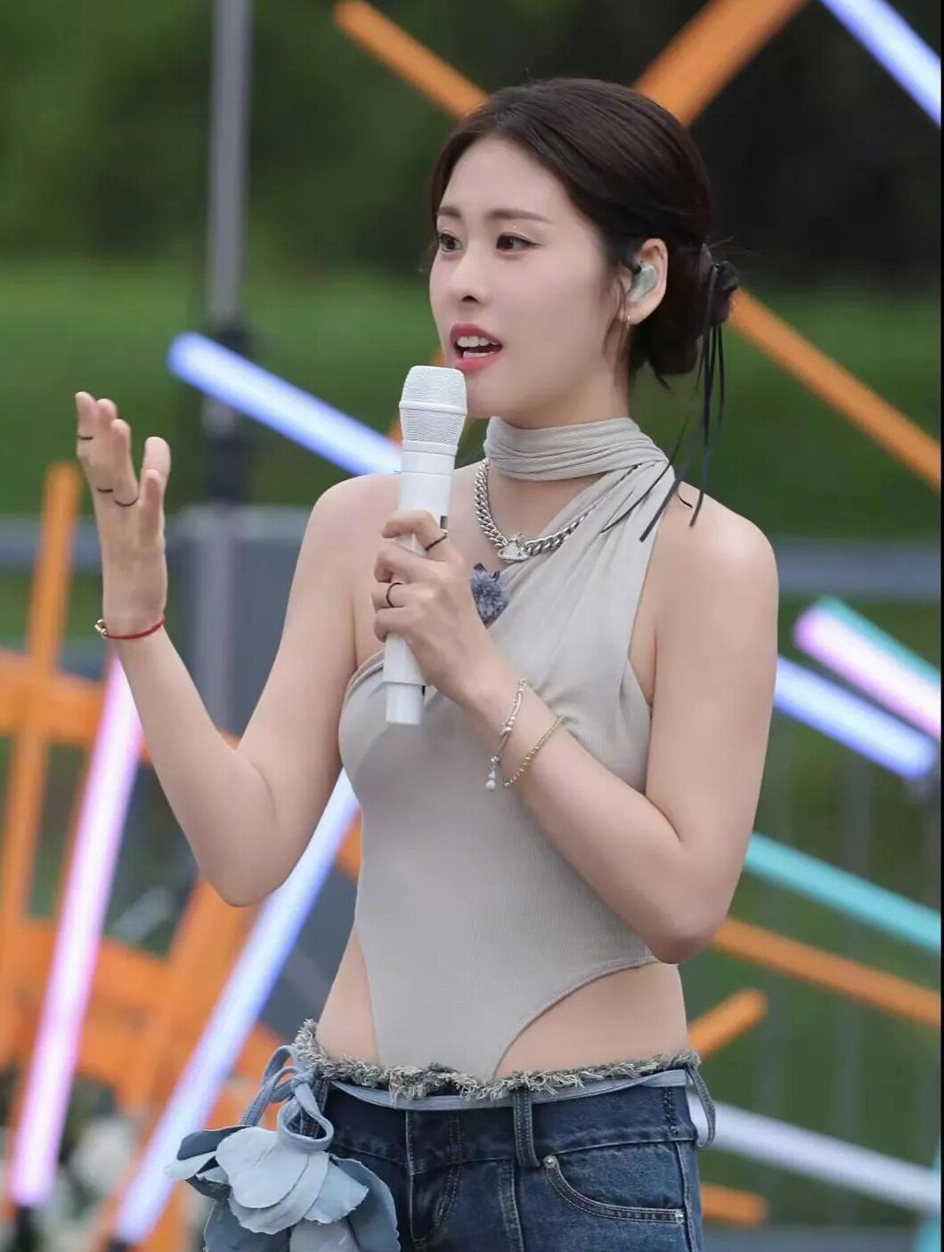 张碧晨 ｜ 娇小的身材 大胆的穿搭